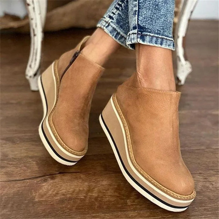 Sienna | Retro-Stiefeletten aus Wildleder mit Keilabsatz und Plateau für herbstliche Looks