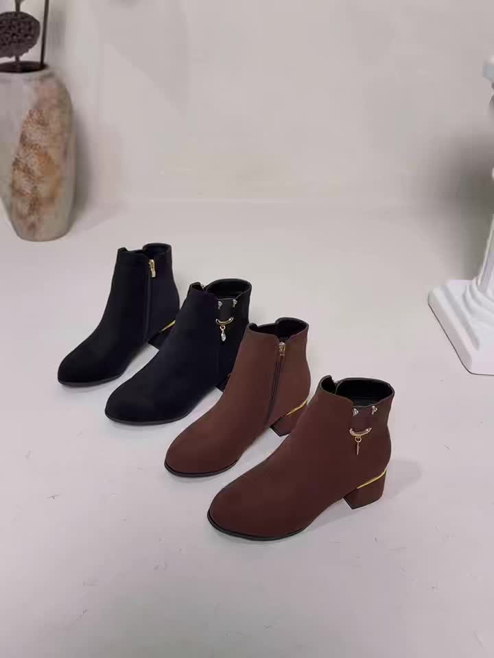 Camille | Bottines Chelsea en daim avec un talon bloc élégant