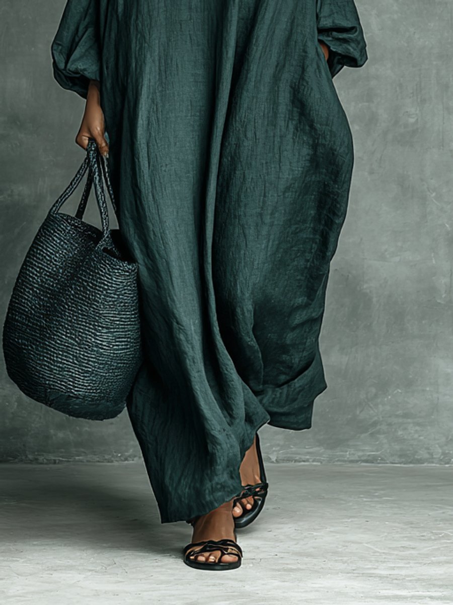 Freya | Robe longue brodée oversize à manches longues et col montant