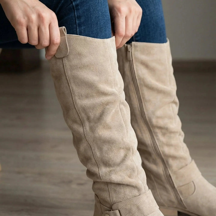 Amy | Schicke, lässig fallende kniehohe Stiefel mit Riemchen