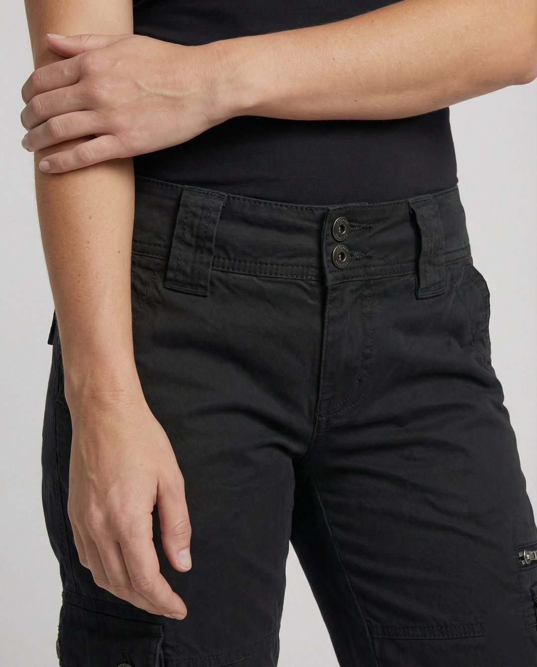 Leah | Lightweight and durable utility cargo pants 4