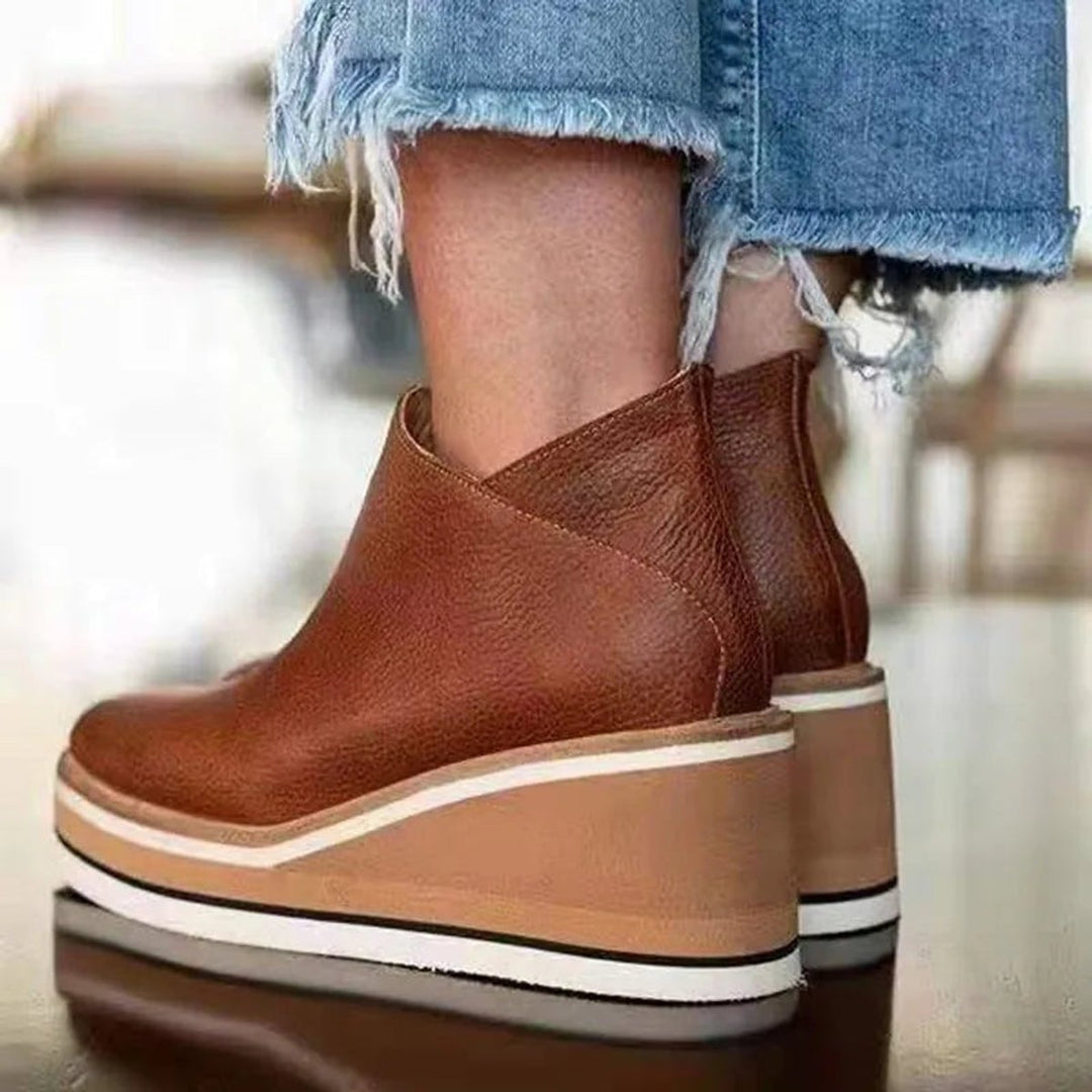 Sienna | Retro-Stiefeletten aus Wildleder mit Keilabsatz und Plateau für herbstliche Looks