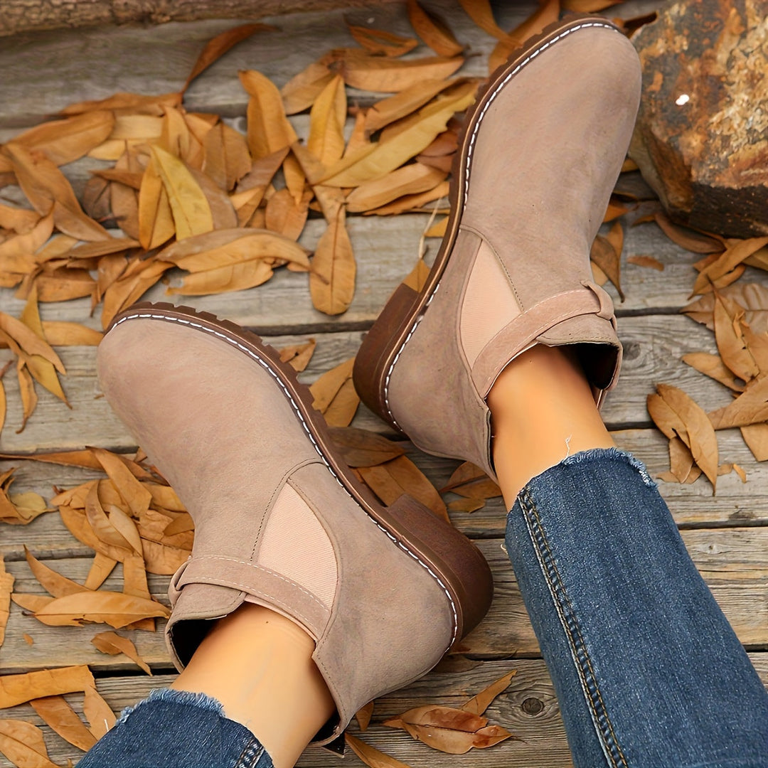 Kiera | Bottines Chelsea à détails de boucles et semelle crantée robuste