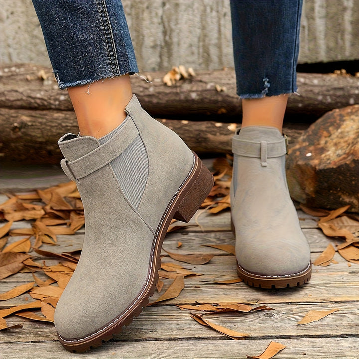 Kiera | Bottines Chelsea à détails de boucles et semelle crantée robuste