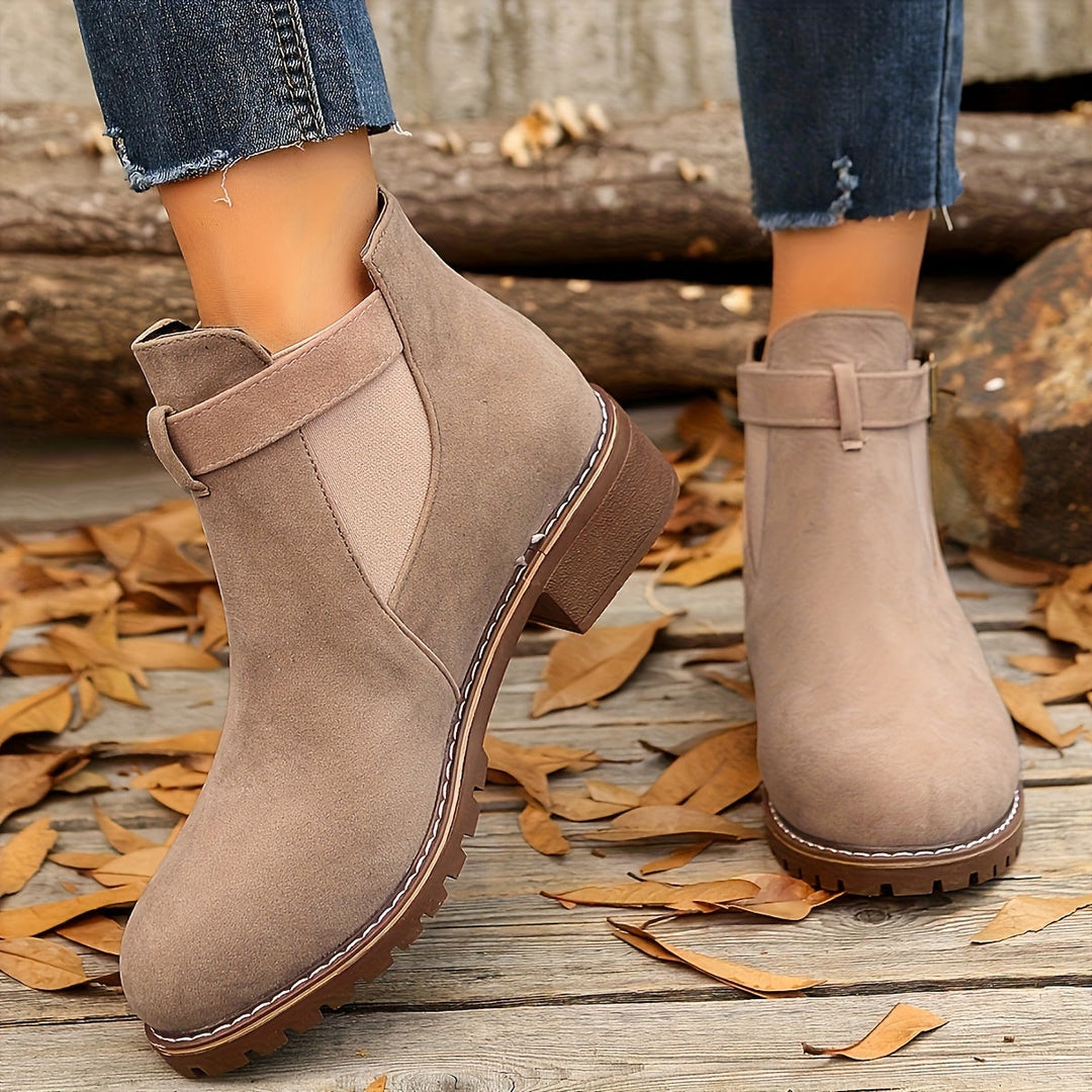 Kiera | Bottines Chelsea à détails de boucles et semelle crantée robuste